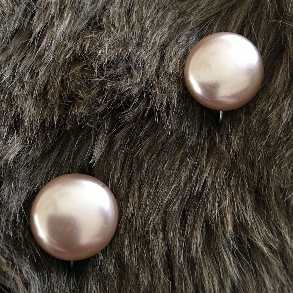 Vintage 70s light blush button pearl clip earrings